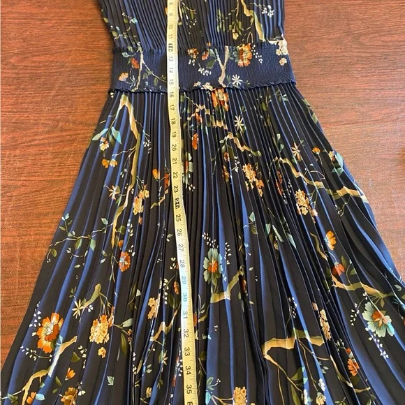 Nanette Lepore Floral Navy Pleated Dress, Size 8 - Picture 8 of 10